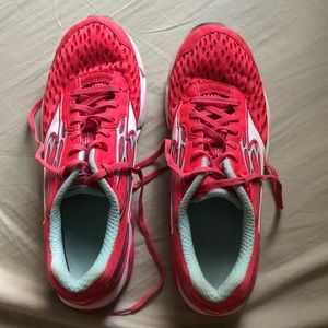 women’s mizuno wave catalysts